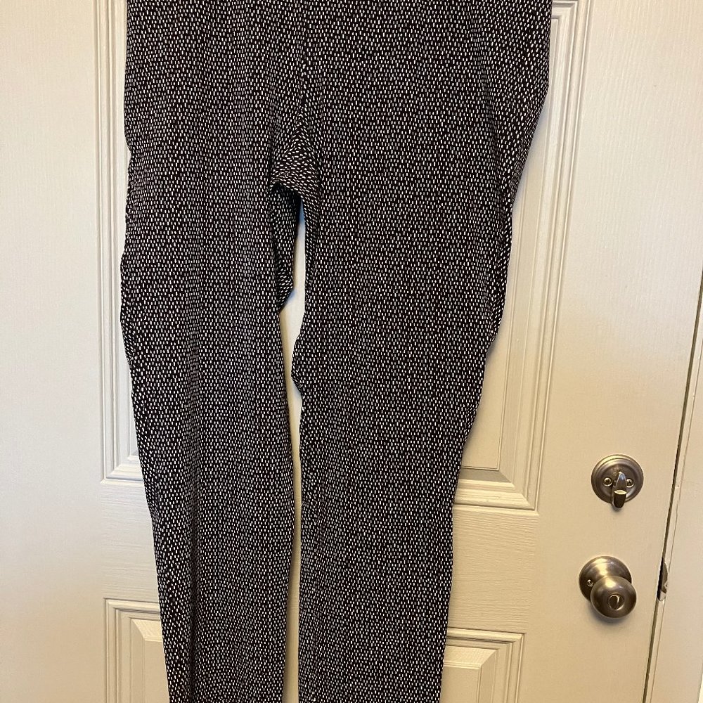 WOMEN'S SIZE 18W BRIGGS RAYON NYLON SPANDEX BLACK AND WHITE PATTERN PANTS
